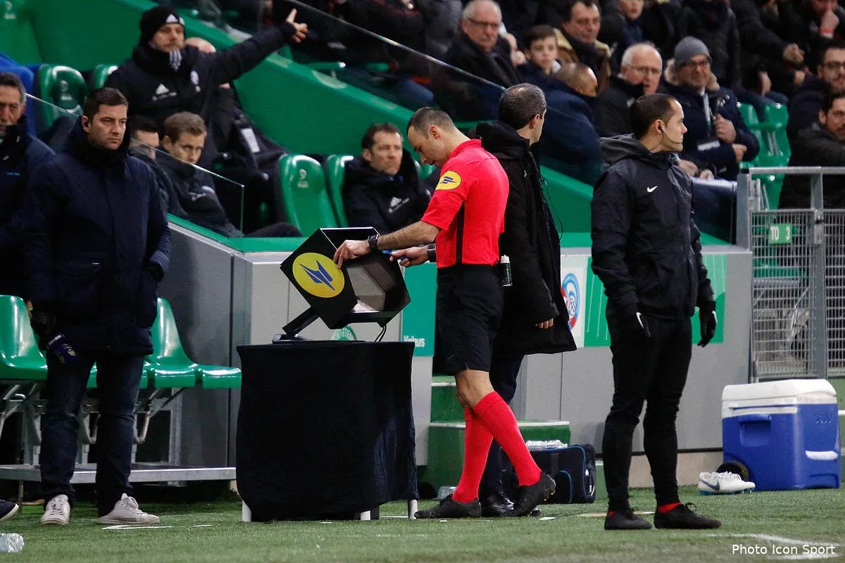 asse rcsa avec la var les arbitres sont aveugles balance daniel riolo icon bia 130219 01 31244951