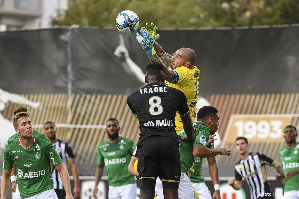 asse saint etienne eteint l incendie autour de ruffier icon alc 220919 45 166265565