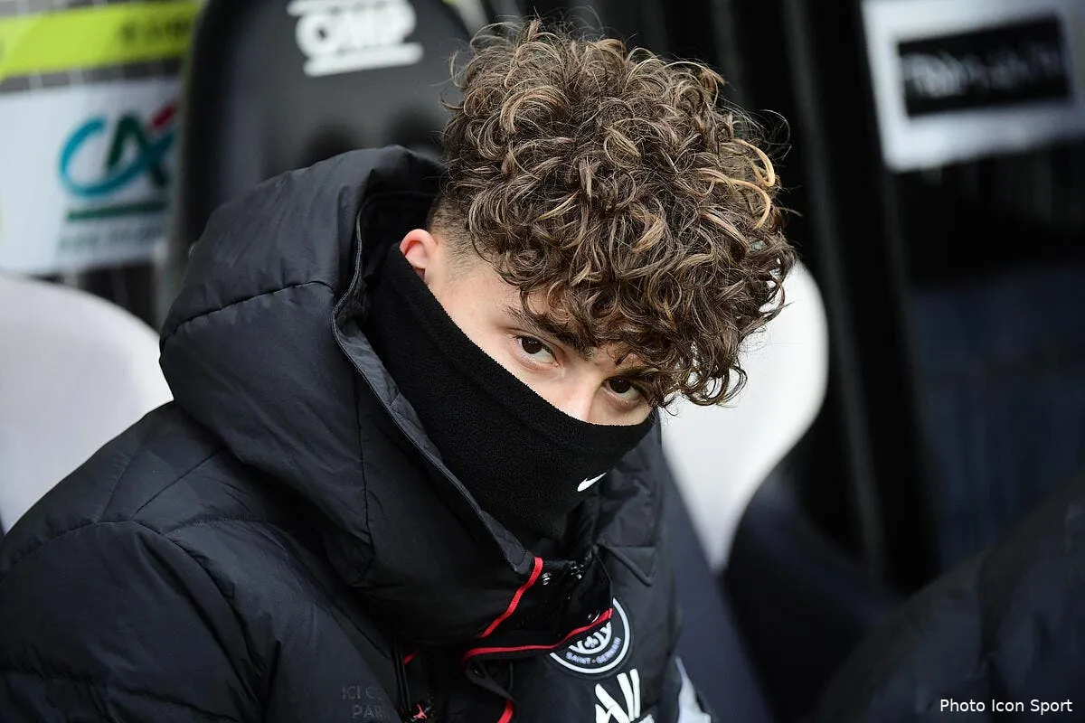 asse saint etienne ou le psg aouchiche hesite icon winter 15022020120288287151