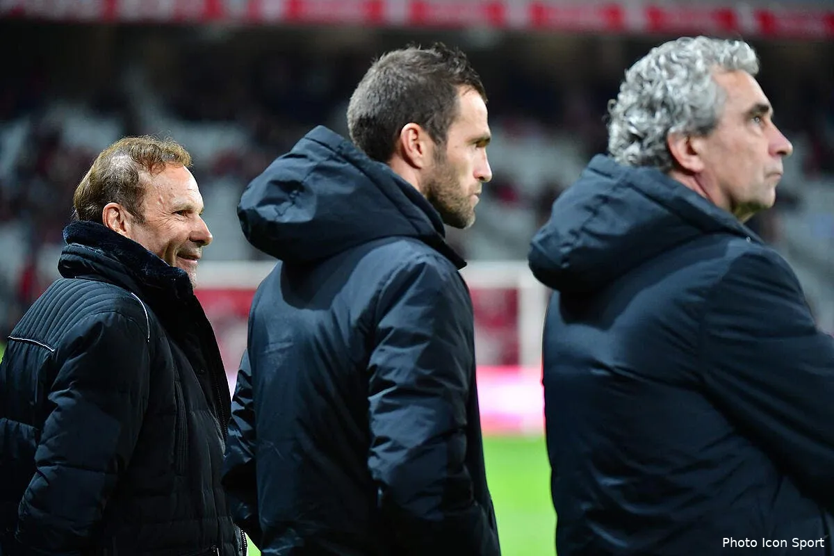 asse sainte prend un coup de couteau signe d un ami qui lui veut du bien iconsport icon win 171117 01 28100200197