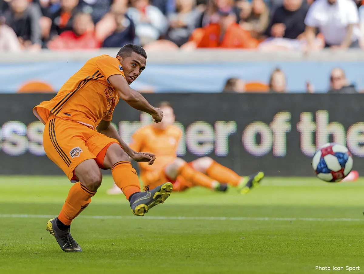 asse un attaquant colombien propose aux verts icon sipausa 25878358273821