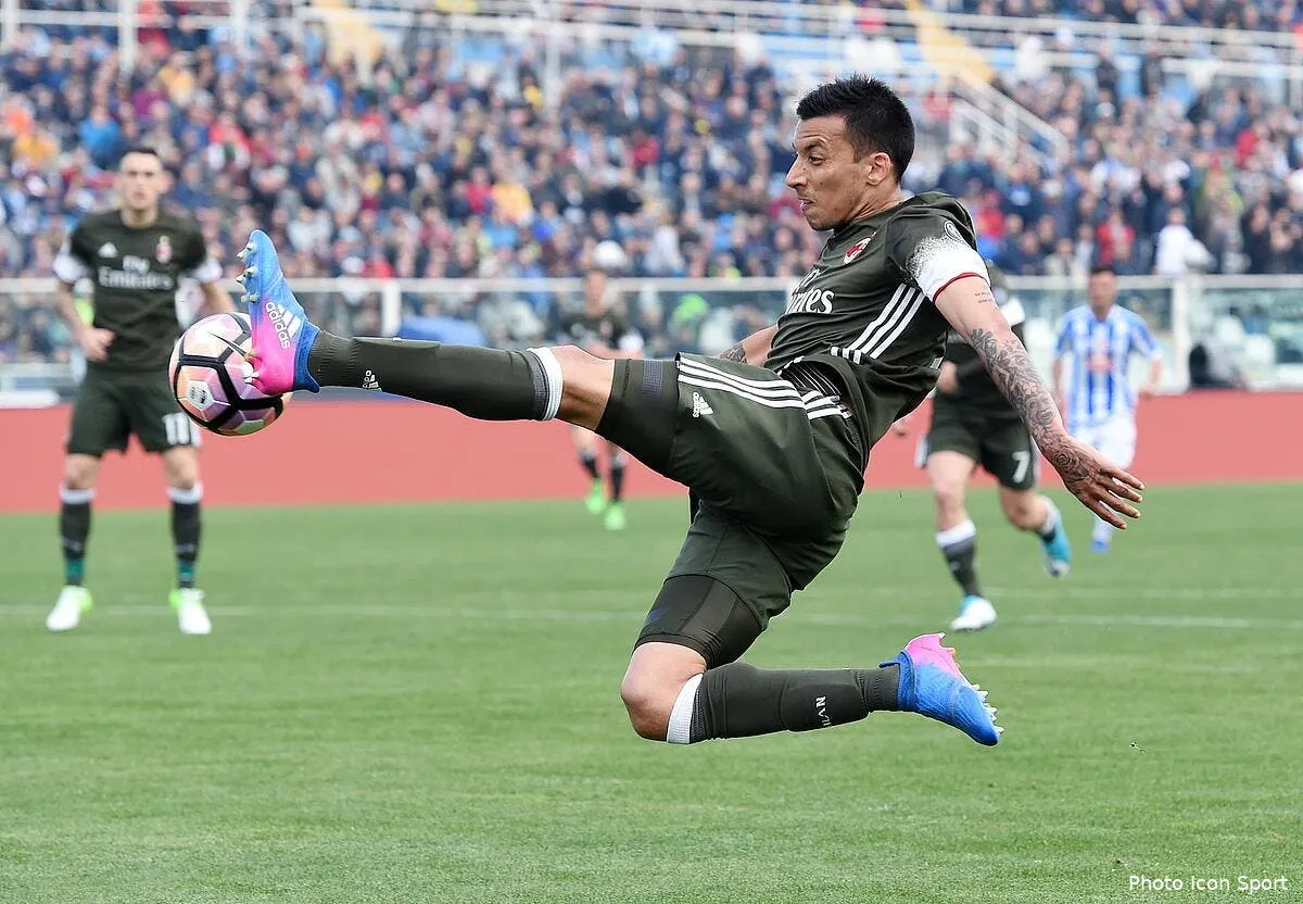 asse un defenseur argentin du milan ac en approche iconsport liv 020417 01 04186537