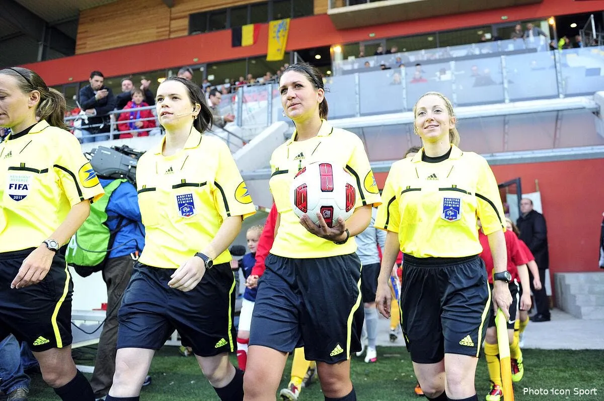 au football les fautes d arbitrage de dependent pas du sexe iconsport noe 180611 05 9521508