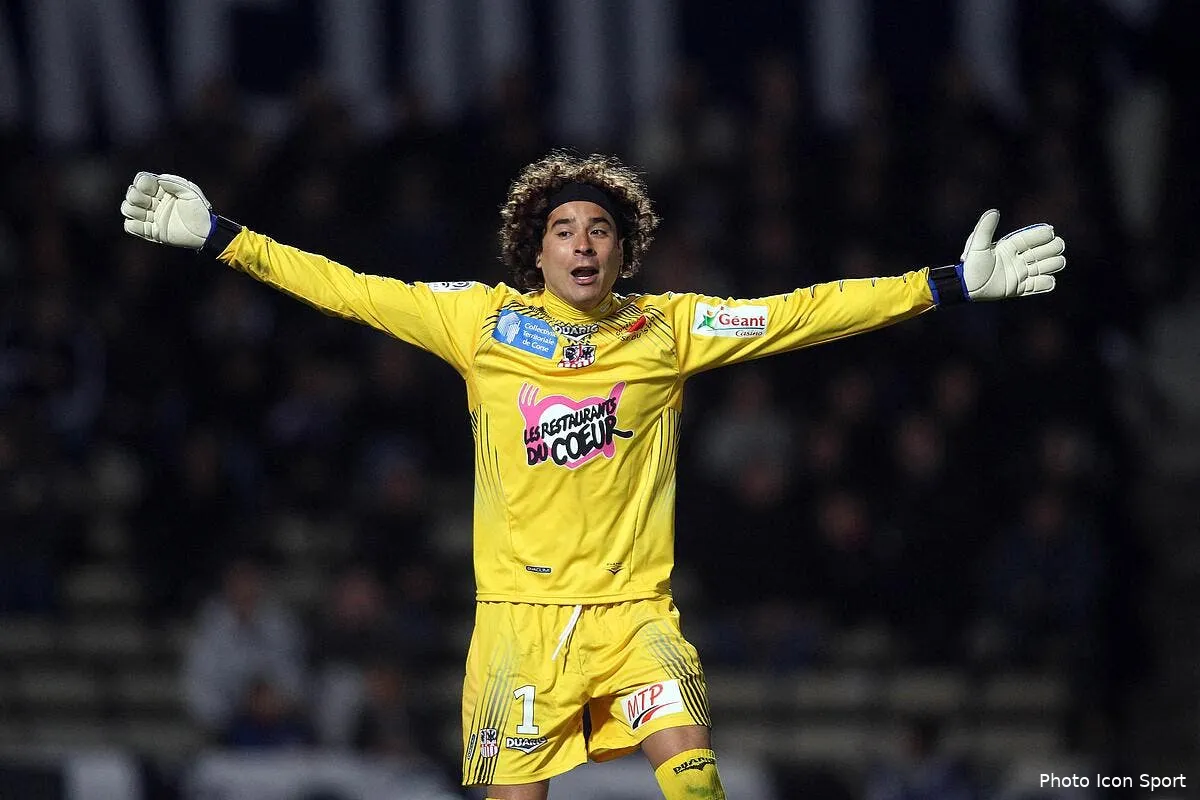 au mexique ou a ajaccio la cage fait la meme taille pour ochoa iconsport blo 170312 05 1933357