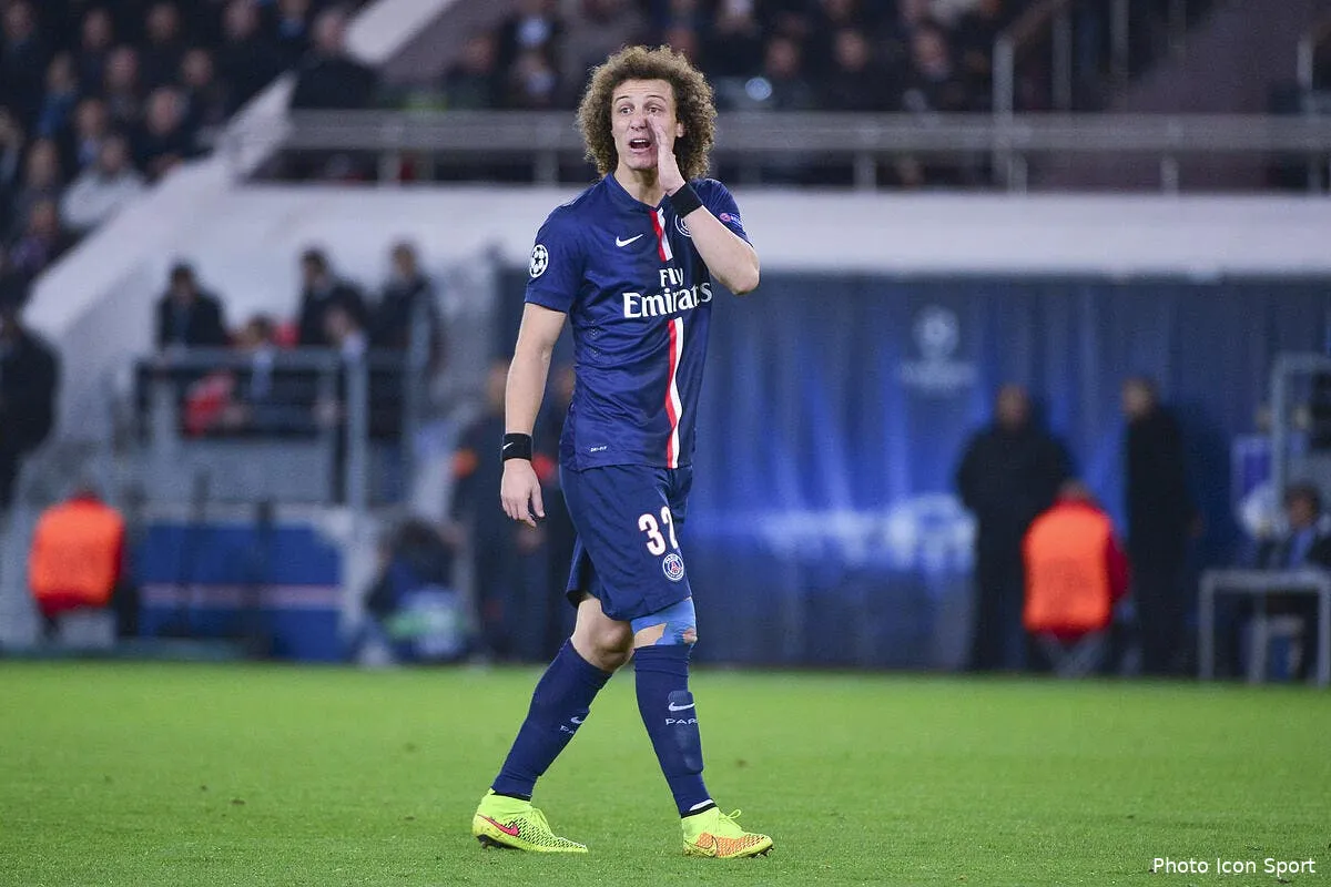 au psg david luiz tend une perche a al khelaifi david luiz 11129005