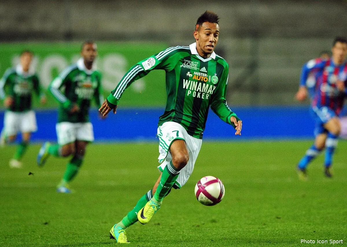 aubameyang s est offert le ballon du triple face a lorient iconsport jpt 101211 87 15431500