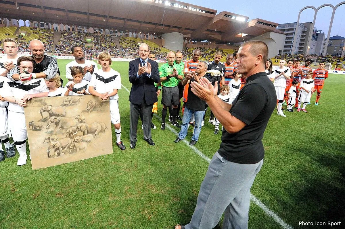 audience un om mu qui marche a la tele iconsport jpt 020811 05 0622767