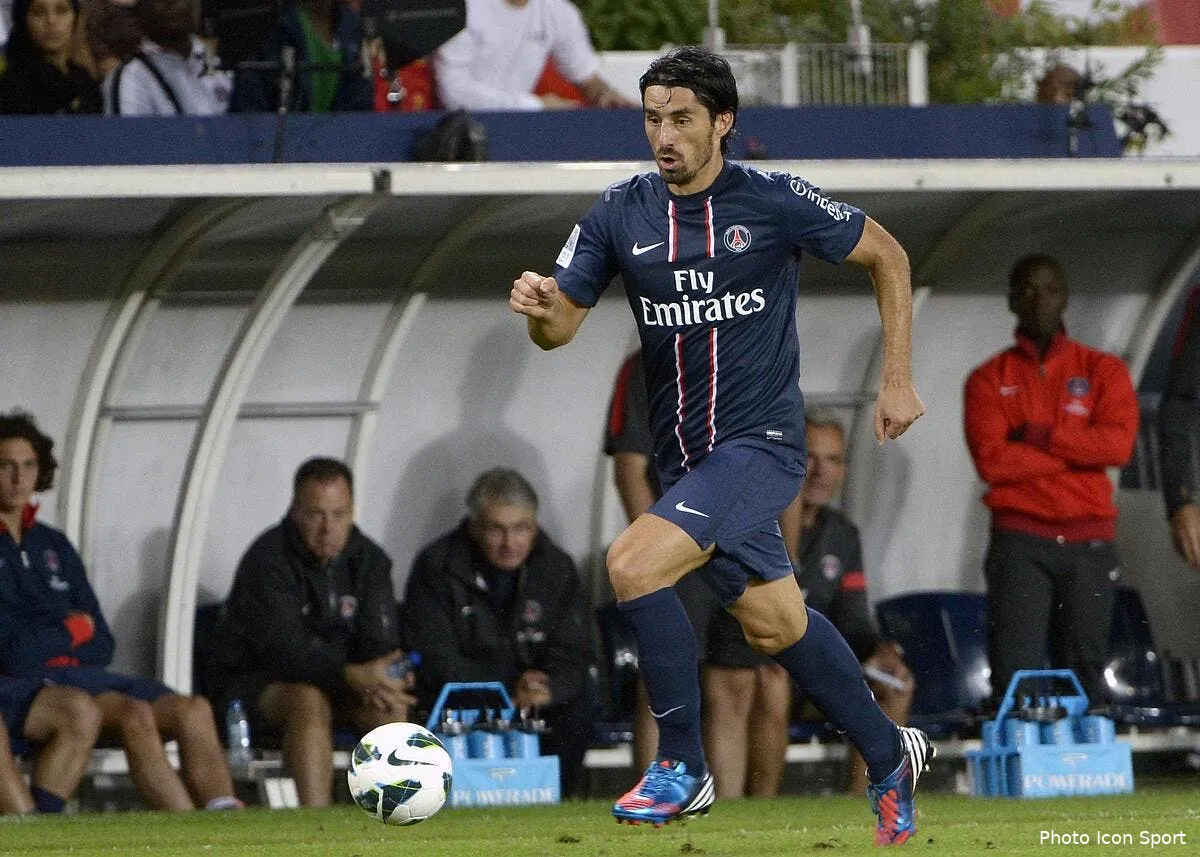 aulas annonce un accord ol psg pour l echange reveillere bisevac iconsport por 040812 44 8138426