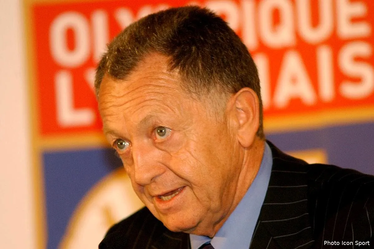 aulas colle un gros coup de boule aux joueurs de l ol iconsport ban 090707 84 0352435