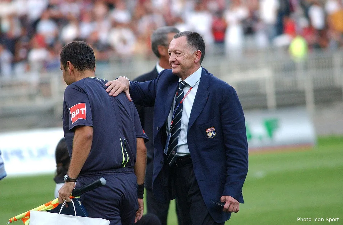 aulas colle un petit taquet aux arbitres en passant iconsport ban 280707 01 2083419