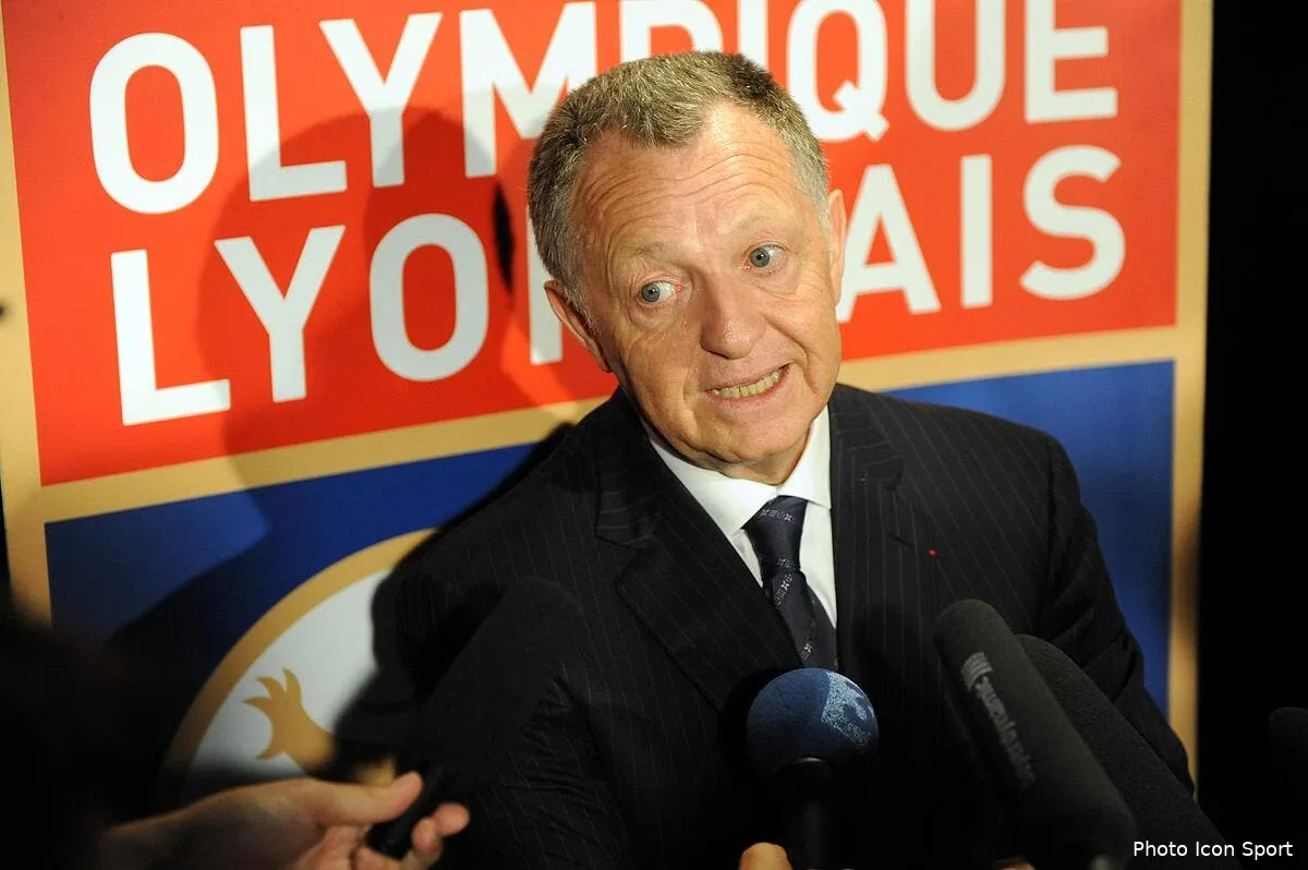 aulas hurle contre l arbitre d ol psg iconsport jpt 220611 05 2831622