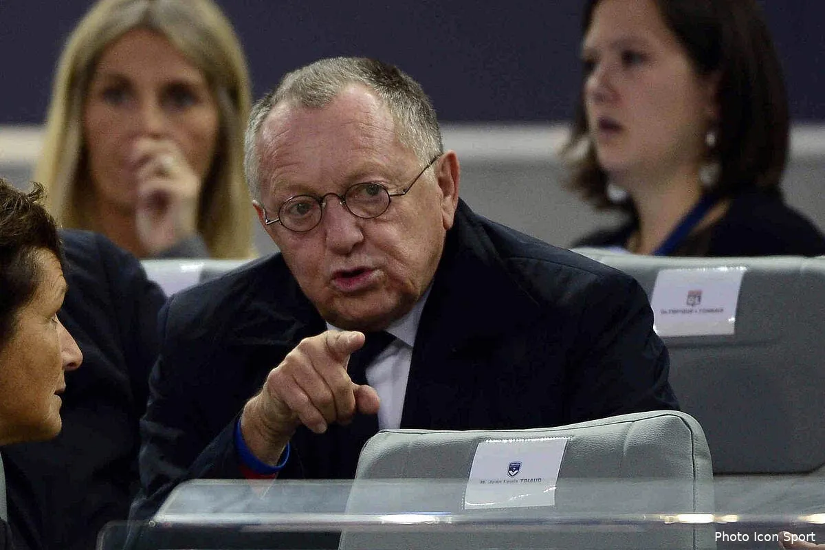 aulas hurle toujours au scandale pour le calendrier de l ol iconsport blu 260915 05 17121755