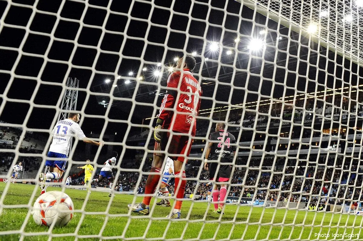 aulas n hesite pas une seconde a enfoncer l om iconsport por 281112 05 2244243