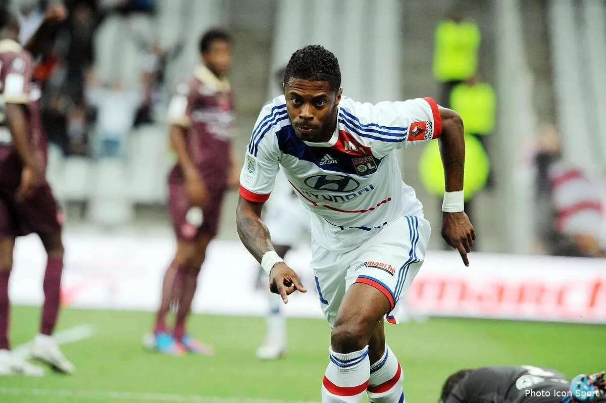 aulas ne veut plus vendre bastos avant le mercato d hiver iconsport jpt 010912 05 0539323