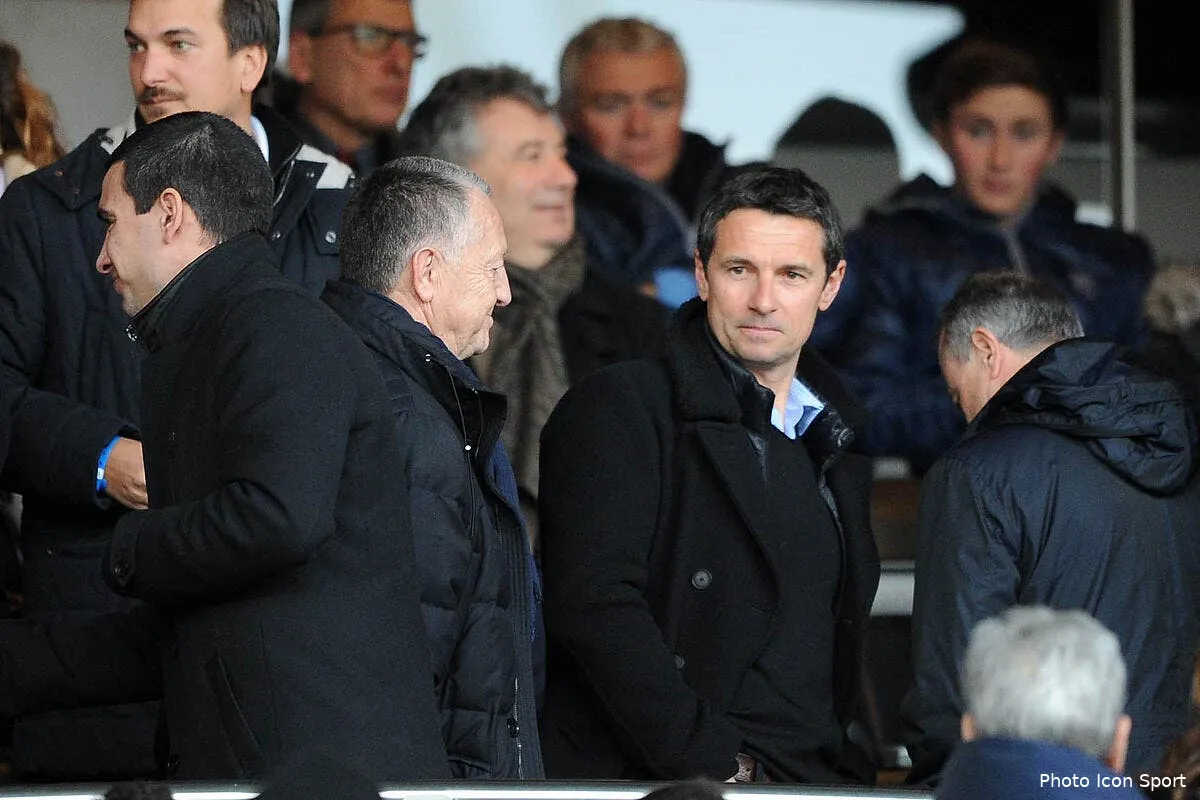 aulas refuse d avance tout l or d aston villa iconsport jpt 220215 01 16124331