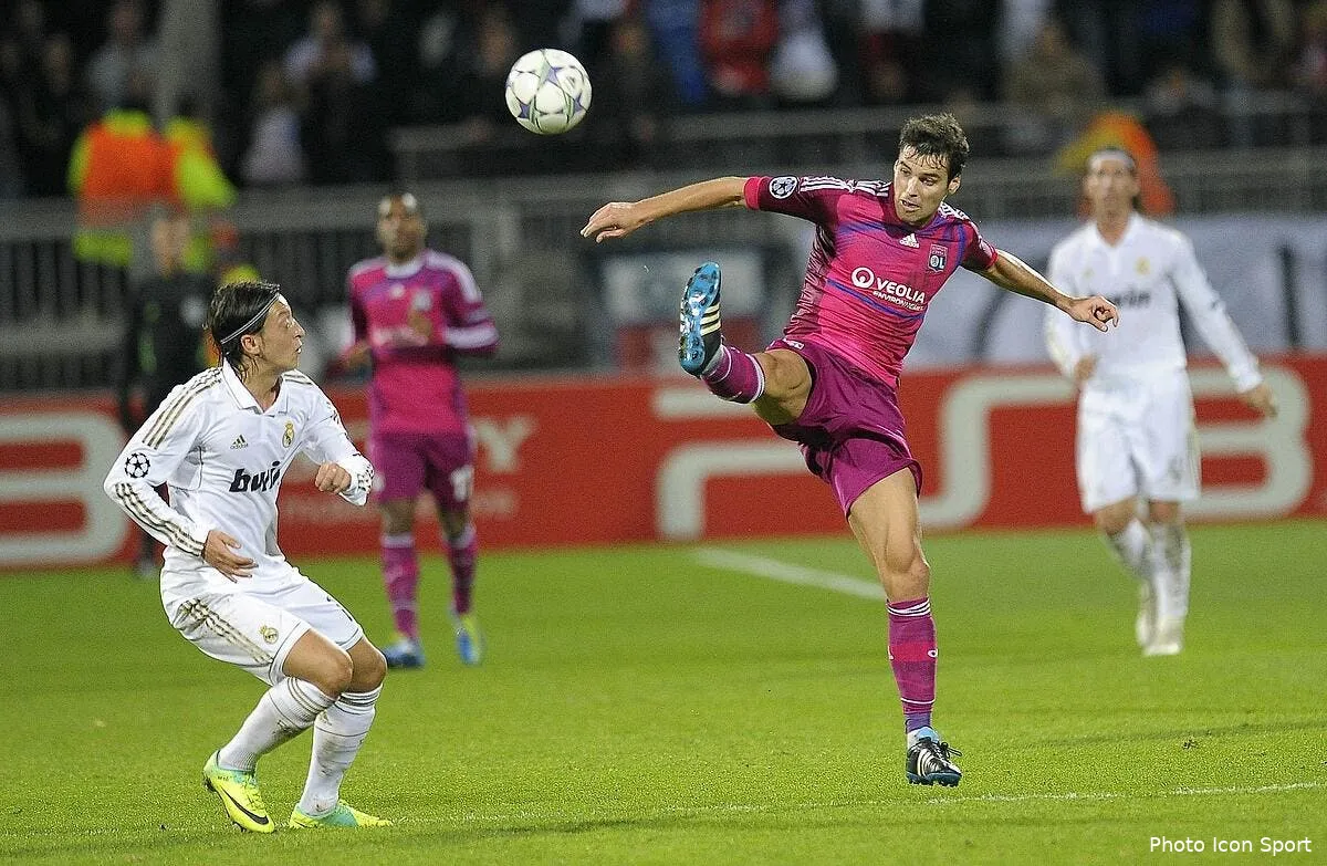 aulas reussit meme a baisser le prix d un ol real madrid iconsport ppp 021111 06 1462053