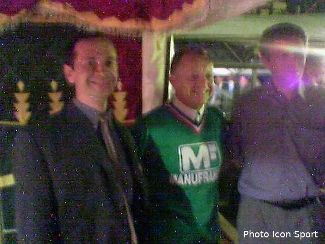 aulas s explique pour la photo avec le maillot de l asse photo aulas sous le maillot de l asse mais oui c est possible 131025010023906788 6843568473