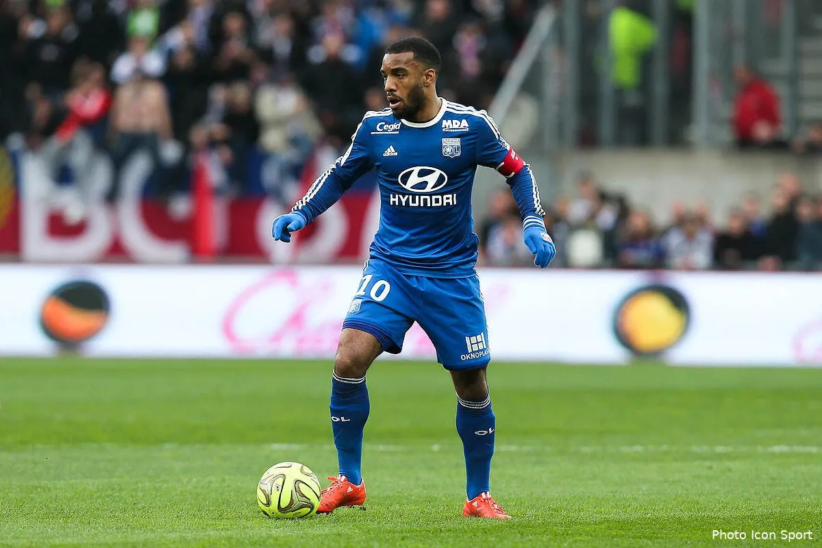 aulas sait ce que lacazette attend pour rester a l ol lacazette 22113543