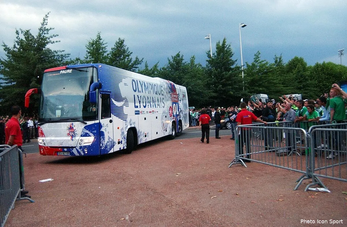 aulas sous la menace d une plainte en diffamation apres asse ol iconsport ban 310808 01 0032597