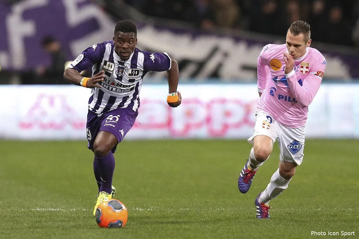 aurier dit oui a l interet du psg iconsport blo 220314 07 1586971