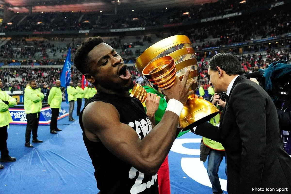 aurier le souffre douleur du psg iconsport win 110415 21 108112179