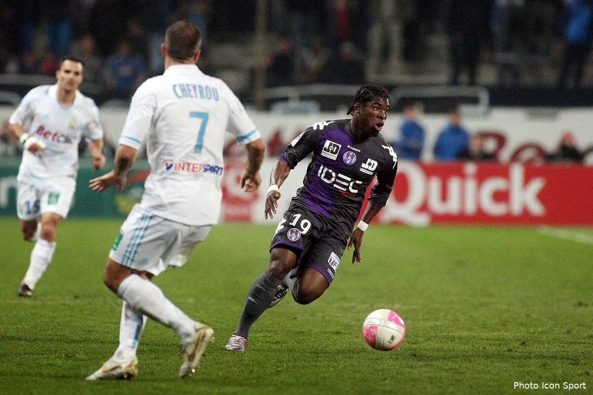 aurier prefere le tfc a l om pour grandir iconsport guy 030312 96 7561959