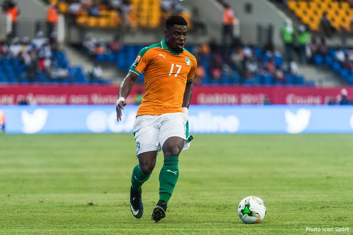 aurier se fait chicoter apres cote d ivoire maroc iconsport ulp 180117 93 24199459