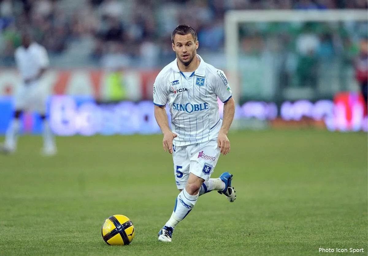 auxerre ecarte six joueurs et enerve sammaritano iconsport win090411 01 15321252