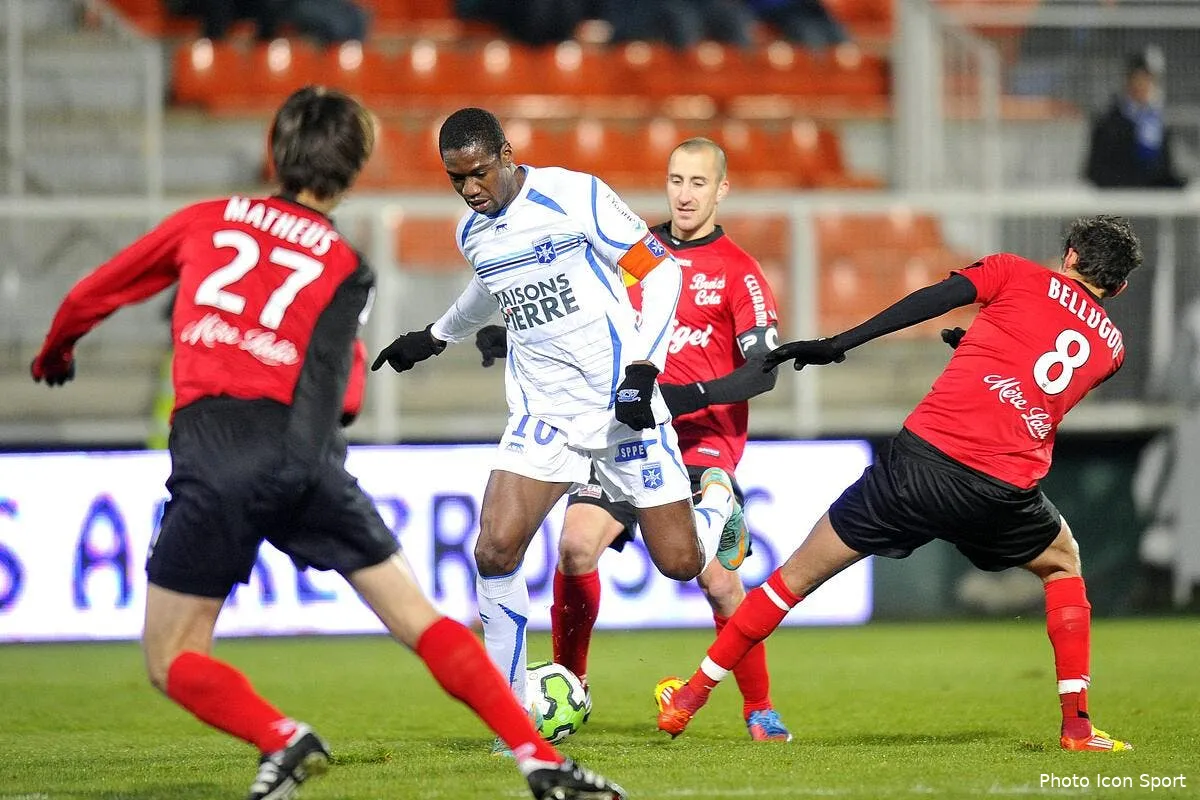 auxerre fait rager guingamp caen en profite iconsport noe 220213 10 2350703