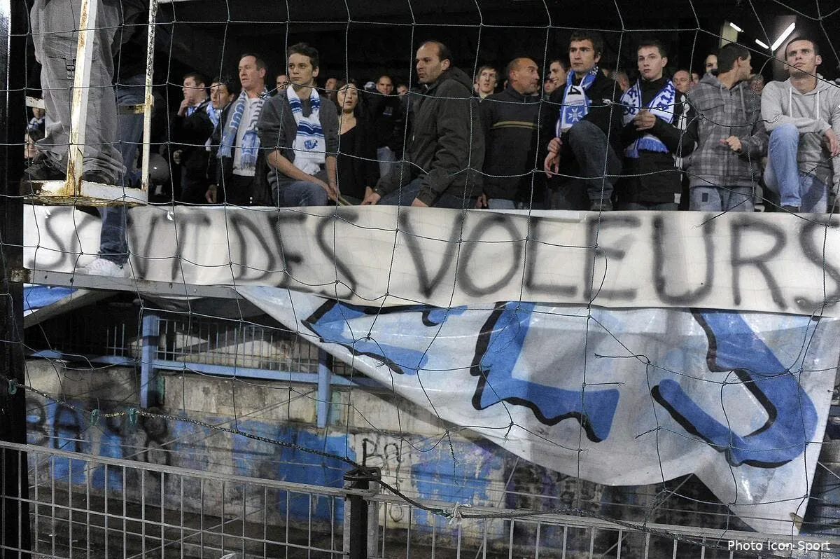 auxerre ol arrete pour une banderole contre les arbitres iconsport per 271111 09 0327826