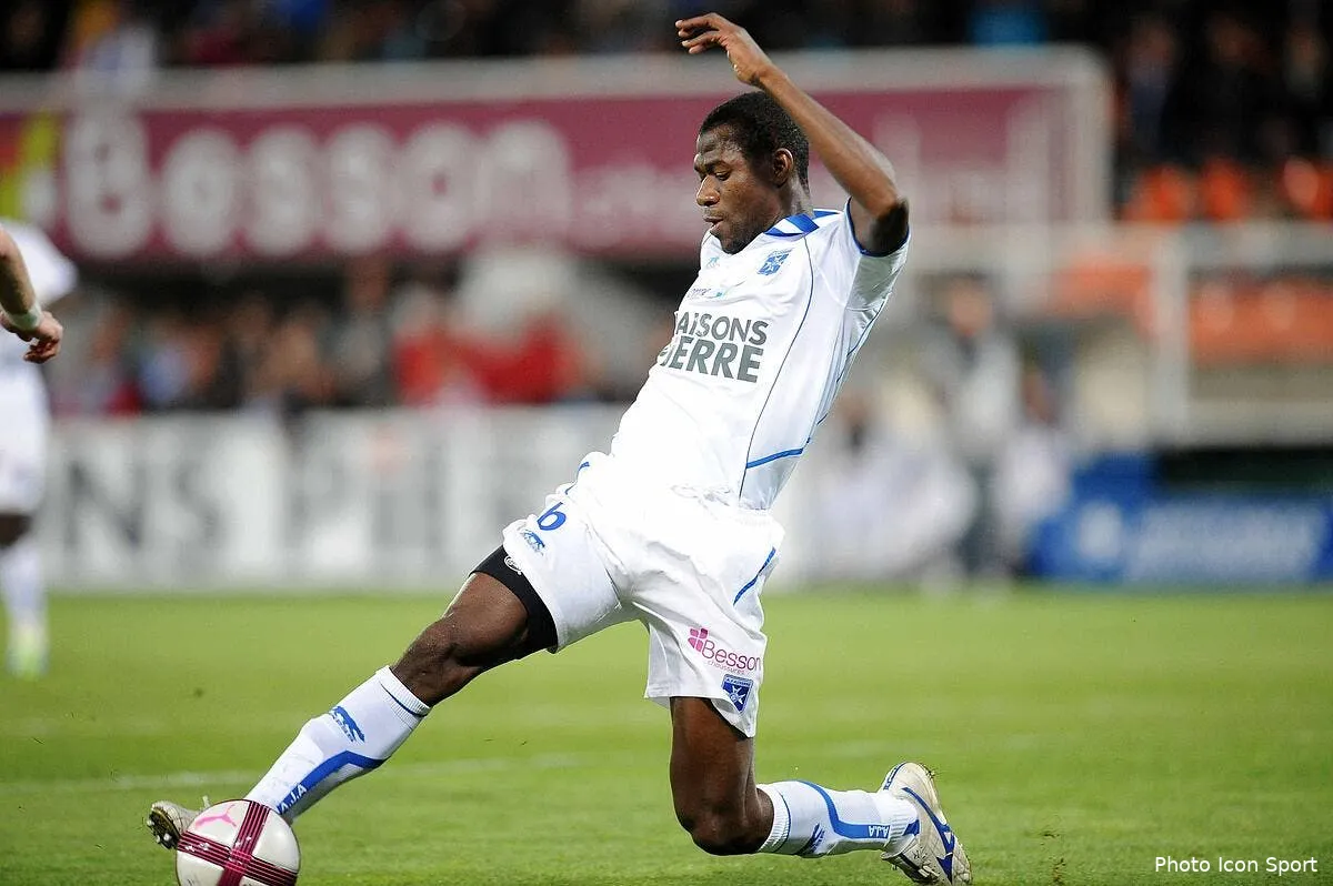 auxerre perd coulibaly pour deux mois iconsport per 151011 05 7026531