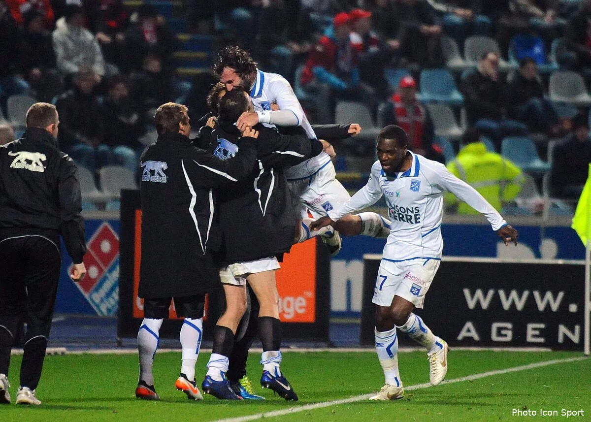 auxerre solidaire banc en colere auxxx31905