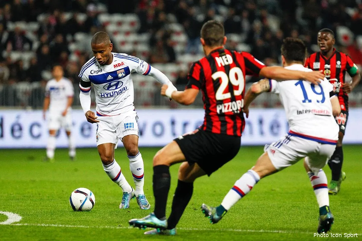 avec beauvue et yanga mbiwa l ol joue a 9 accuse un consultant iconsport mag 201115 02 01126085