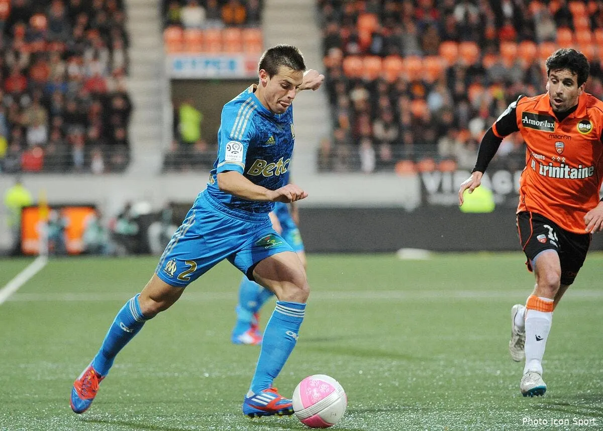 azpilicueta joueur du mois d avril a l om iconsport pet 270412 54 5734537