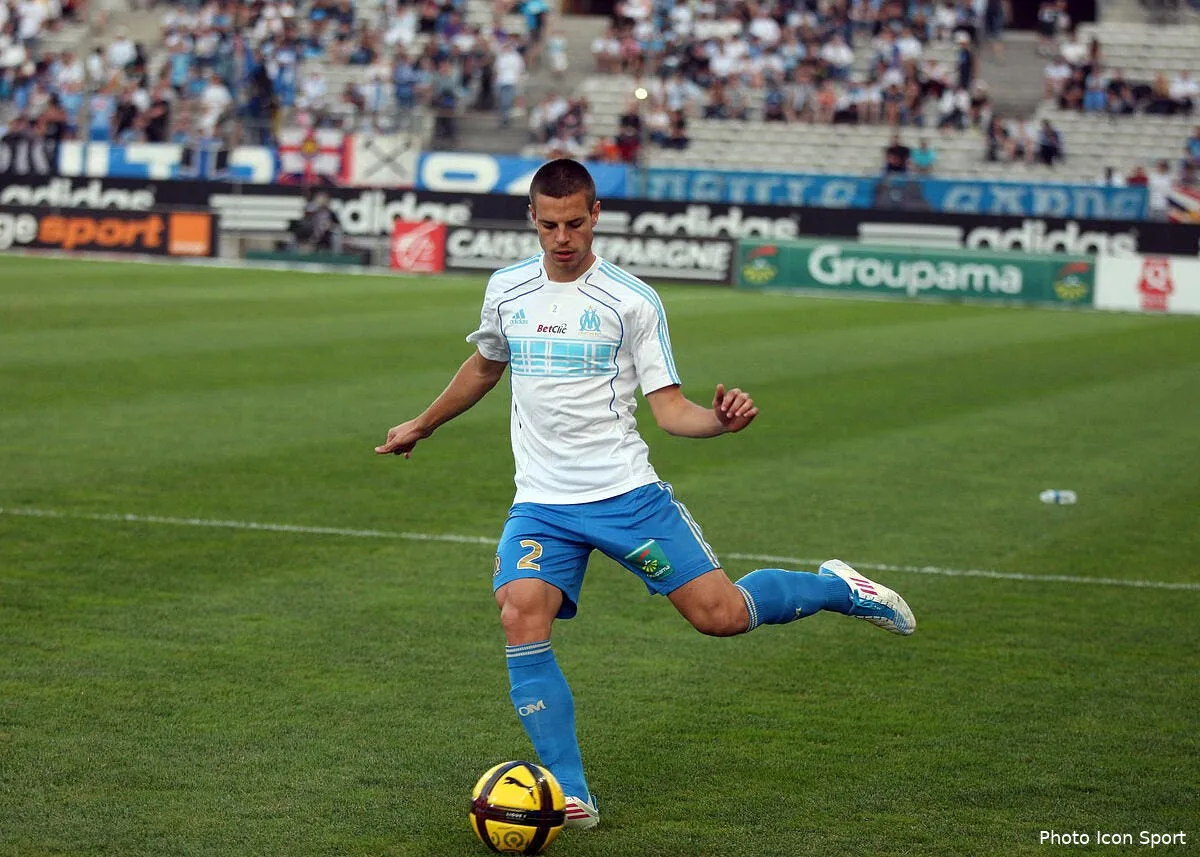 azpilicueta souhaiterait retourner en espagne iconsport guy 210511 08 2920525