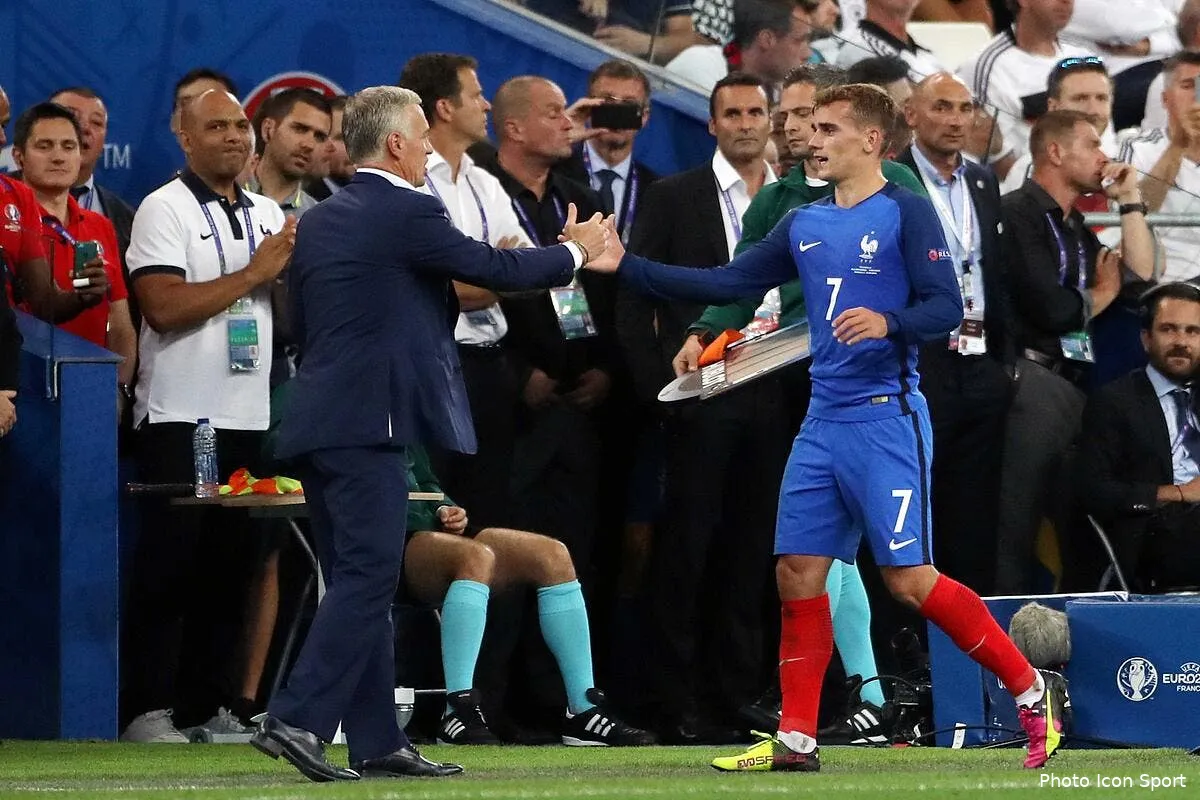 ballon d or deschamps met une piece sur griezmann deschamps griezmann 1163646