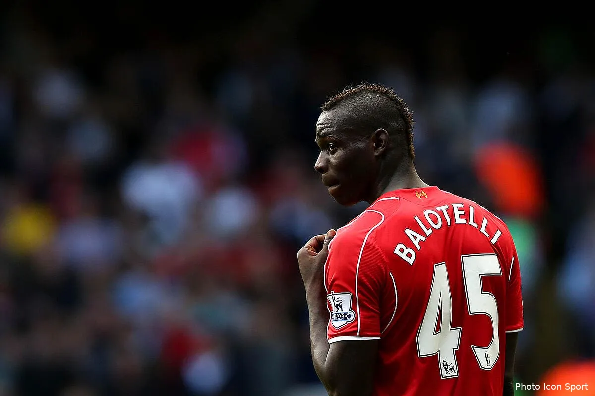 balotelli ne peut pas s empecher de se moquer de man utd iconsport pho 310814 08 0892601