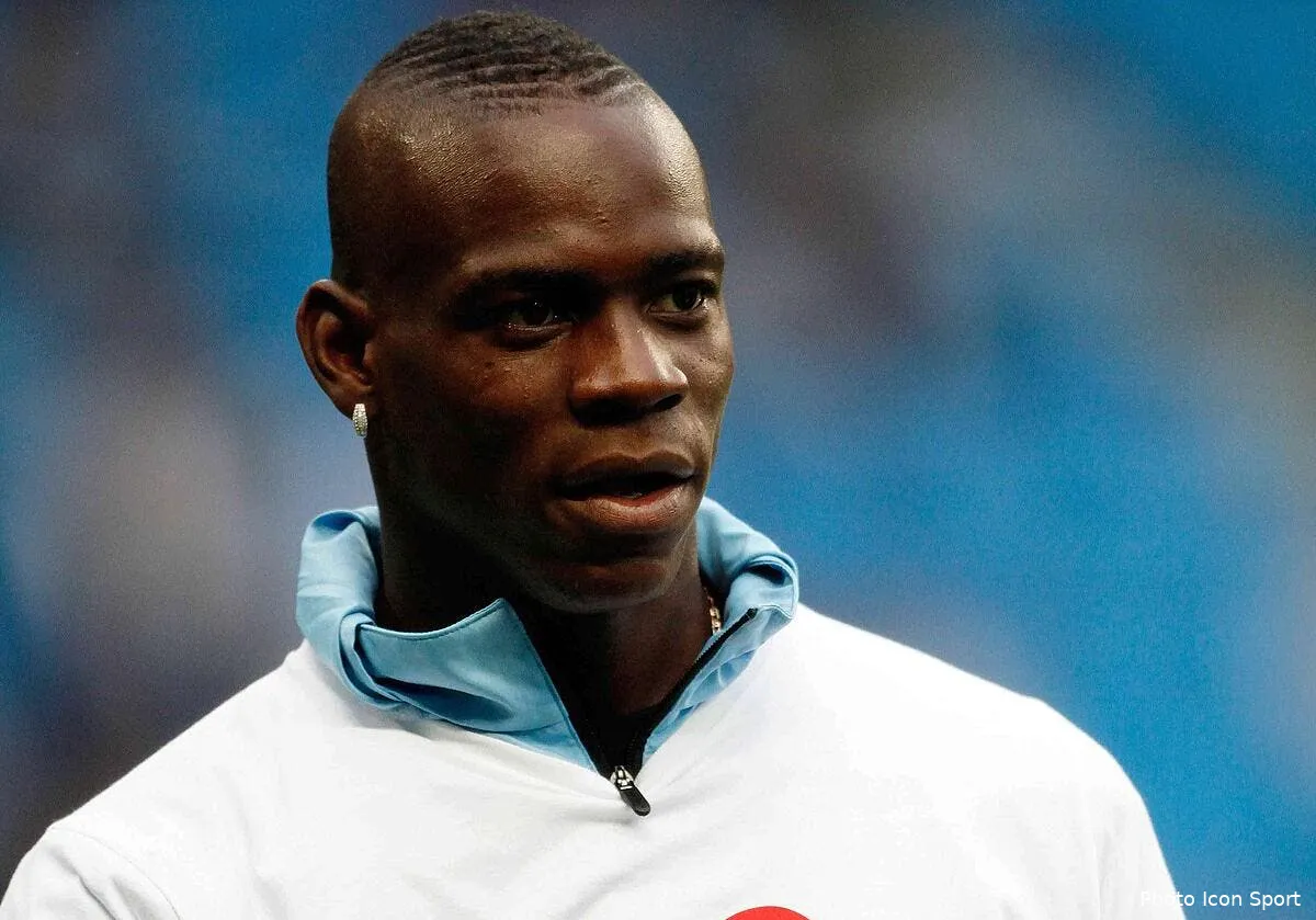 balotelli se la joue artificier et enflamme sa maison iconsport spr 150811 94 0226293