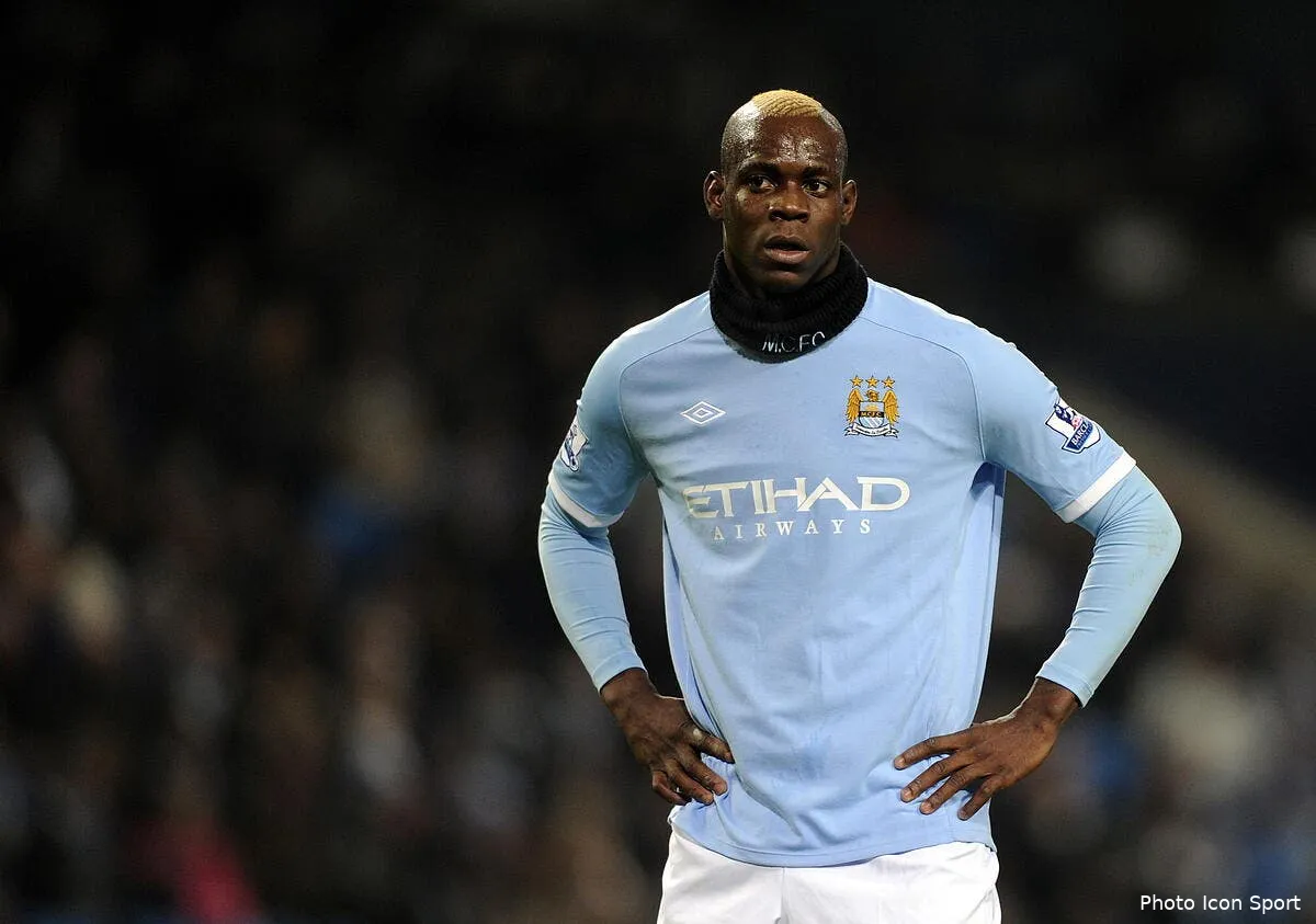 balotelli sort encore ses poings a l entrainement iconsport spi 020311 001 1418787