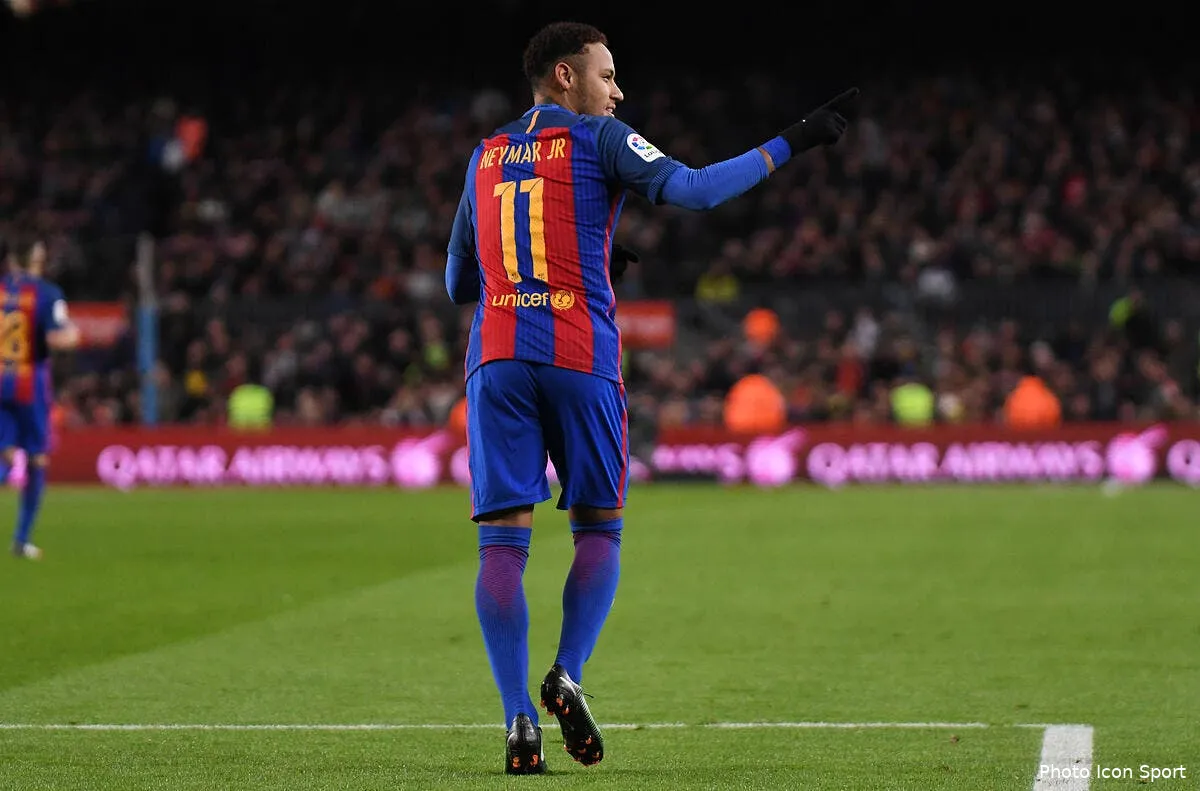 barcelone neymar recoit un enorme hommage iconsport bpi 110117 10 12169770