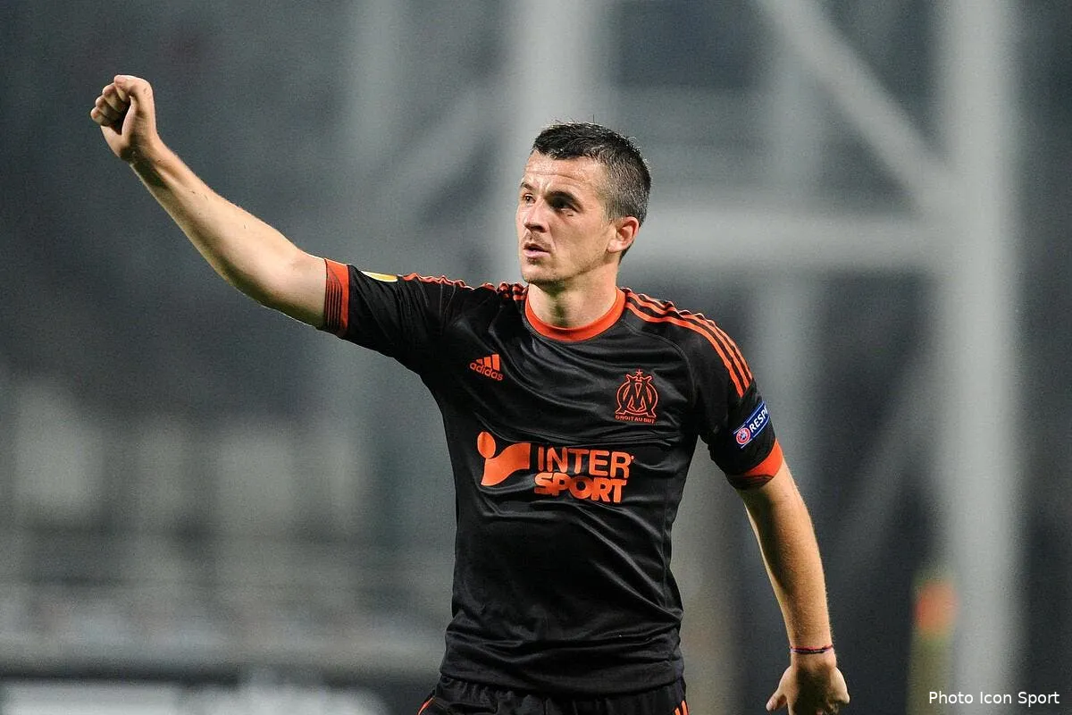 barton assure qu il va rester a l om iconsport pet 041012 05 2354239