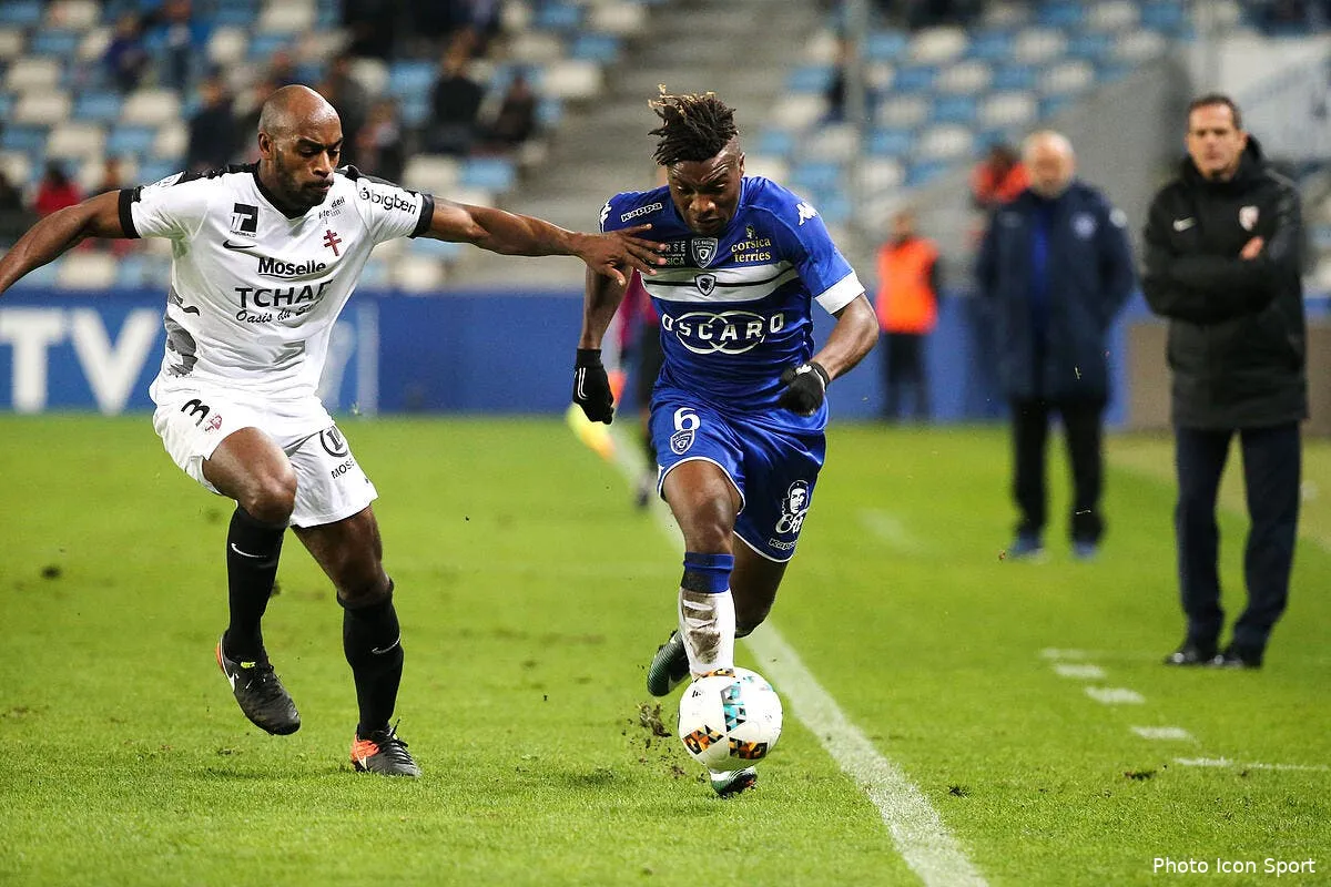 bastia ciccolini applaudit chaleureusement saint maximin iconsport dum 101216 02 06163836