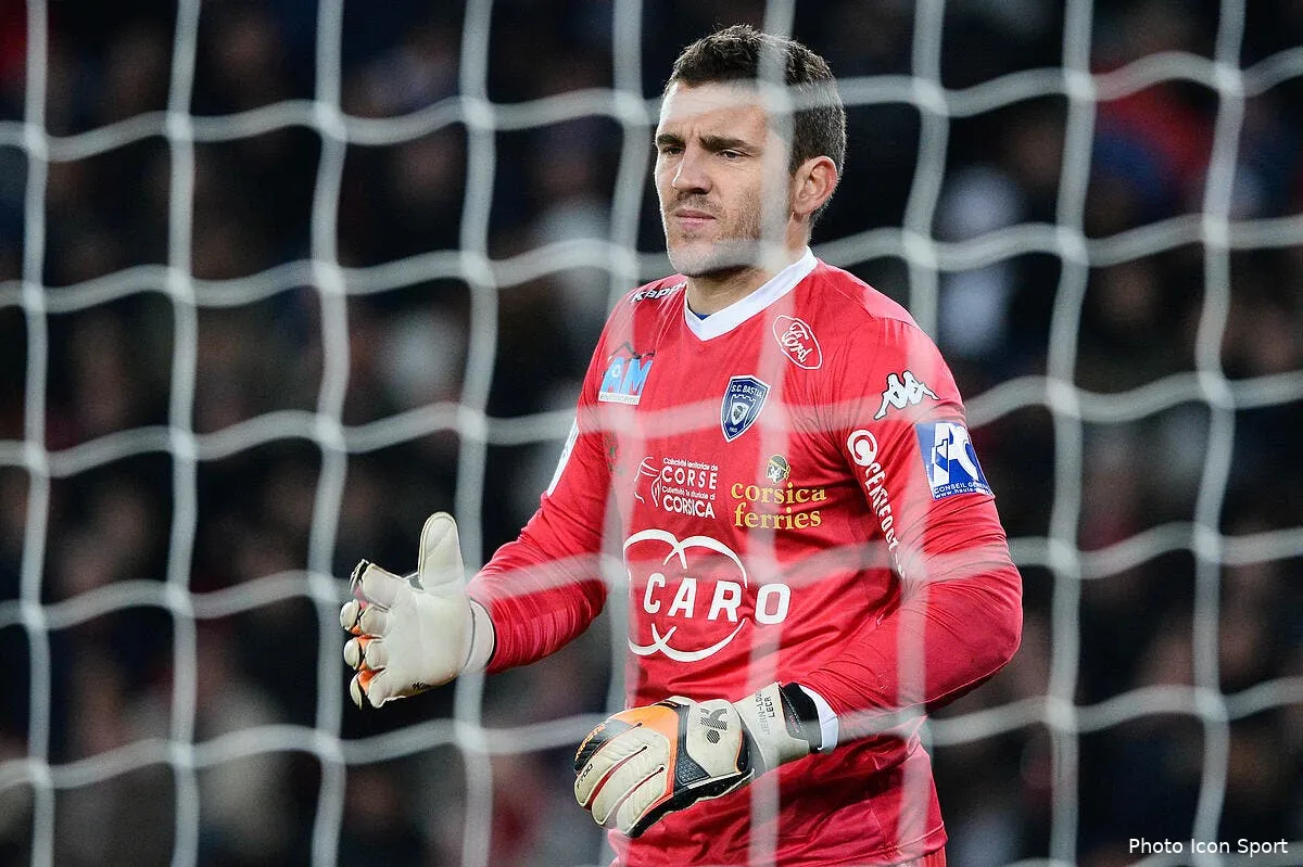 bastia hurle au scandale et annonce un peno contre l ol iconsport nlg 080116 17 116131415