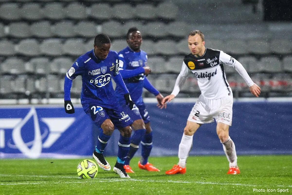 bastia pleure ses supporters apres le huis clos iconsport del 210315 03 01107167