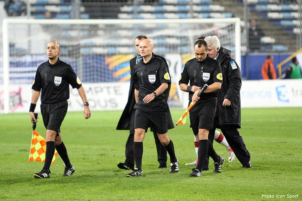 bastia porte plainte contre le lanceur de pile iconsport mae 281112 05 0244229