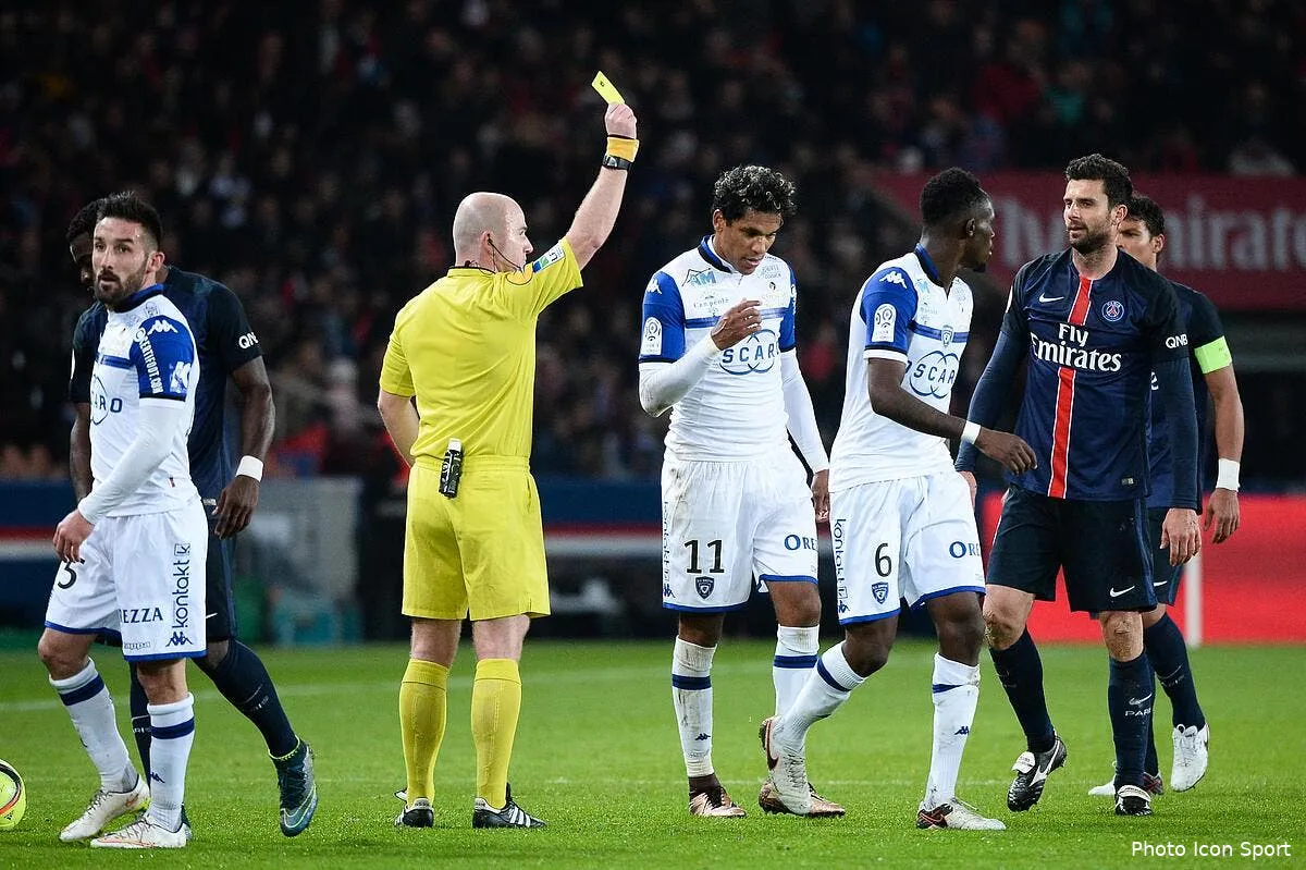 bastia remonte contre l arbitrage avant de jouer l ol iconsport nlg 080116 17 121131831