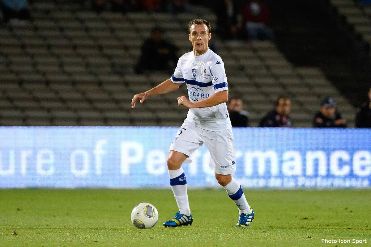 bastia tacle l arbitre mais se rejouit des trois points iconsport por 240813 08 4368487