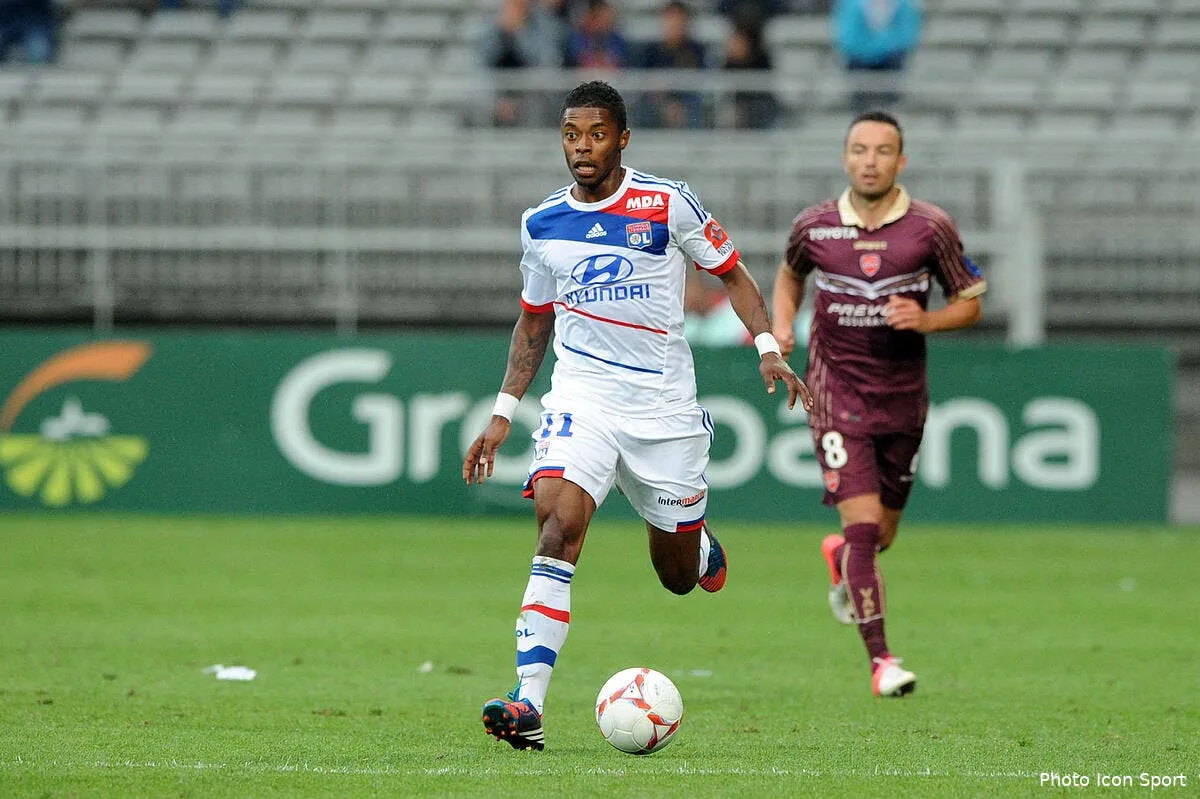 bastos n envisage plus du tout de quitter l ol cette saison iconsport jpt 010912 63 05939579