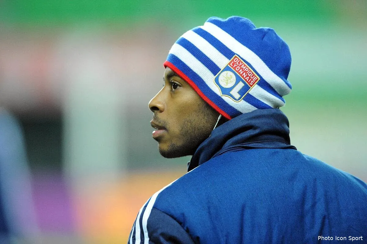 bastos prete plutot que transfere a schalke 04 iconsport jpt 091212 08 5848733