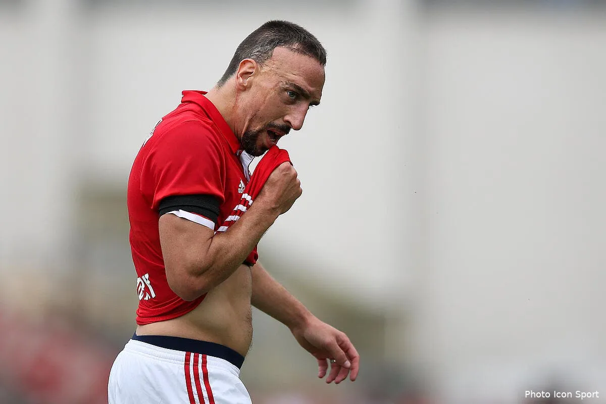 bayern munich ribery se fait tirer les oreilles par ancelotti et rummenigge iconsport fir 230716 93 01150470